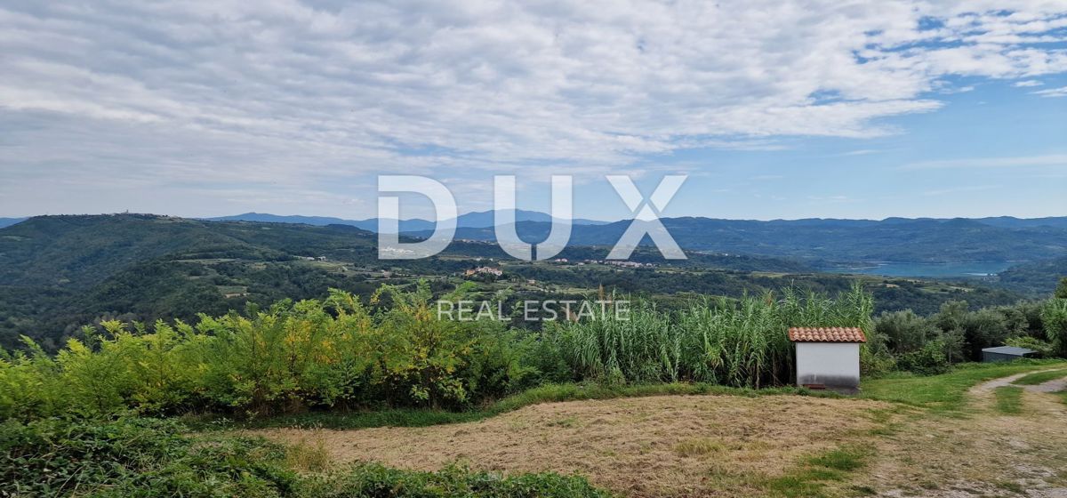 ISTRA, MOTOVUN - Veliko posestvo 170.000 m2, najlepši razgled v Istri - jezero Butoniga, Učka, Ćićarija, Motovun in Motovunski gozd tartufov!