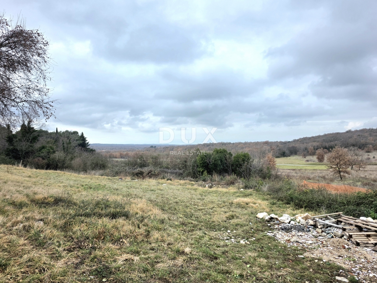 Zemljišče Višnjan, 830m2