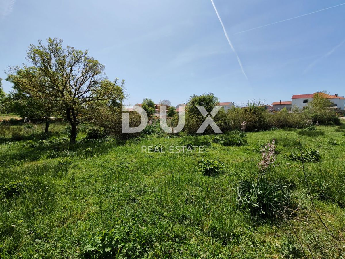 ZADAR, BRIŠEVO - Čudovito zazidljivo zemljišče v miru in naravi! Možnost parcelacije! 