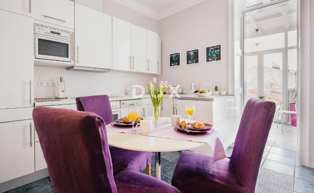 ISTRA, PULA - Stanovanje v središču mesta za dolgoročni najem! Na voljo od 01.10.!