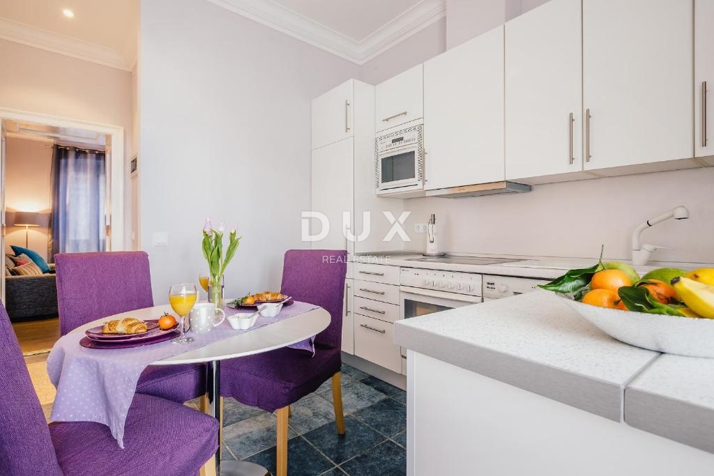 ISTRA, PULA - Stanovanje v središču mesta za dolgoročni najem! Na voljo od 01.10.!