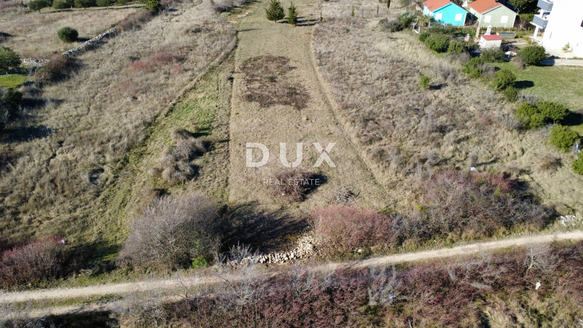 ZADAR, CRNO - Parcela 900 m² v gradbeni coni!