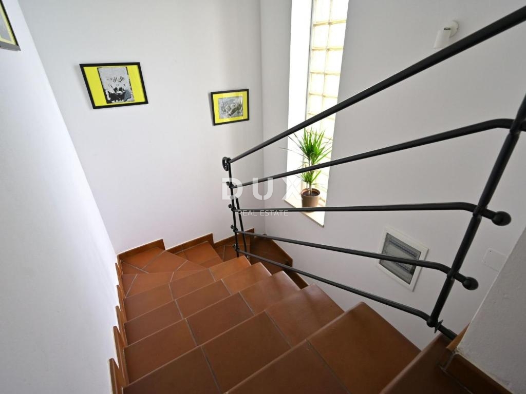 ISTRA, KRNICA - Očarljiva hiša z bazenom v mirnem okolju