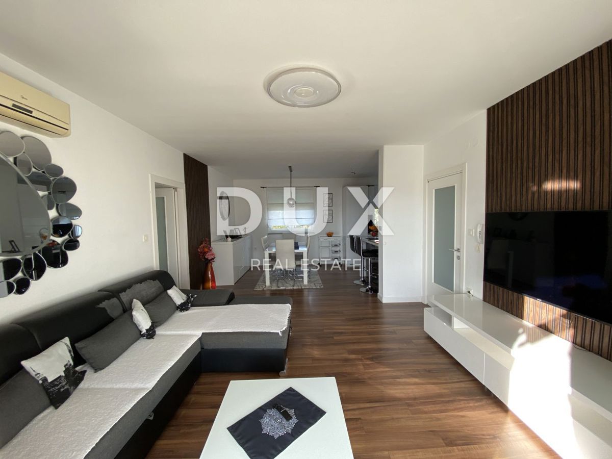 RIJEKA, GORNJI ZAMET - Moderno stanovanje s 3 spalnicami in dnevno sobo, 2 parkirnima mestoma in pogledom na morje