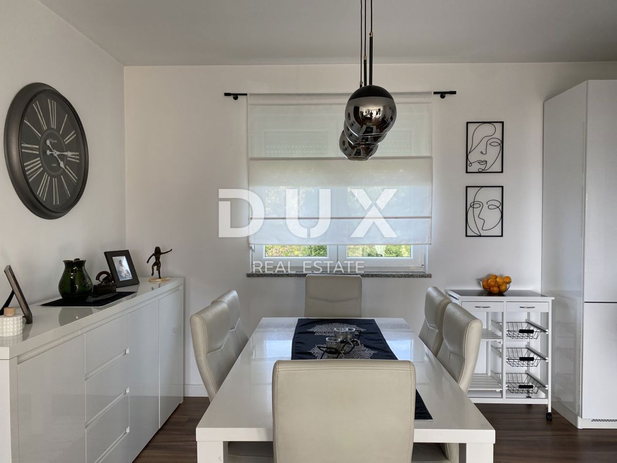 RIJEKA, GORNJI ZAMET - Moderno stanovanje s 3 spalnicami in dnevno sobo, 2 parkirnima mestoma in pogledom na morje