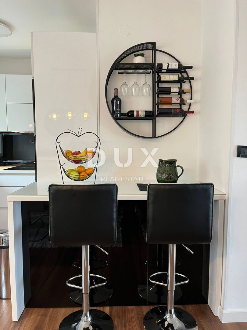 RIJEKA, GORNJI ZAMET - Moderno stanovanje s 3 spalnicami in dnevno sobo, 2 parkirnima mestoma in pogledom na morje