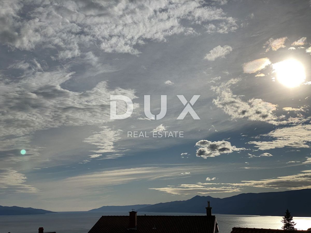 RIJEKA, GORNJI ZAMET - Moderno stanovanje s 3 spalnicami in dnevno sobo, 2 parkirnima mestoma in pogledom na morje