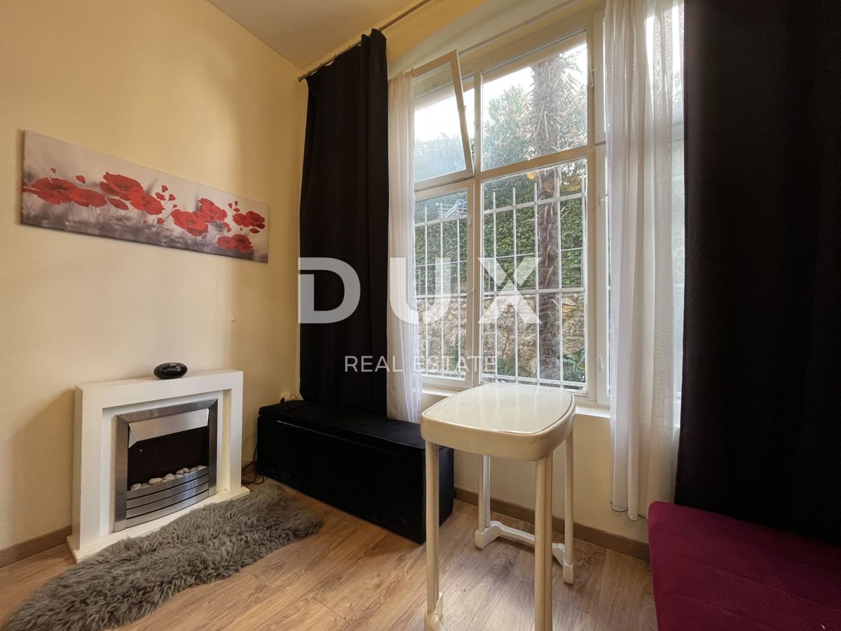 OPATIJA, CENTER - Apartma z razgledom in parkiriščem v zgodovinski vili