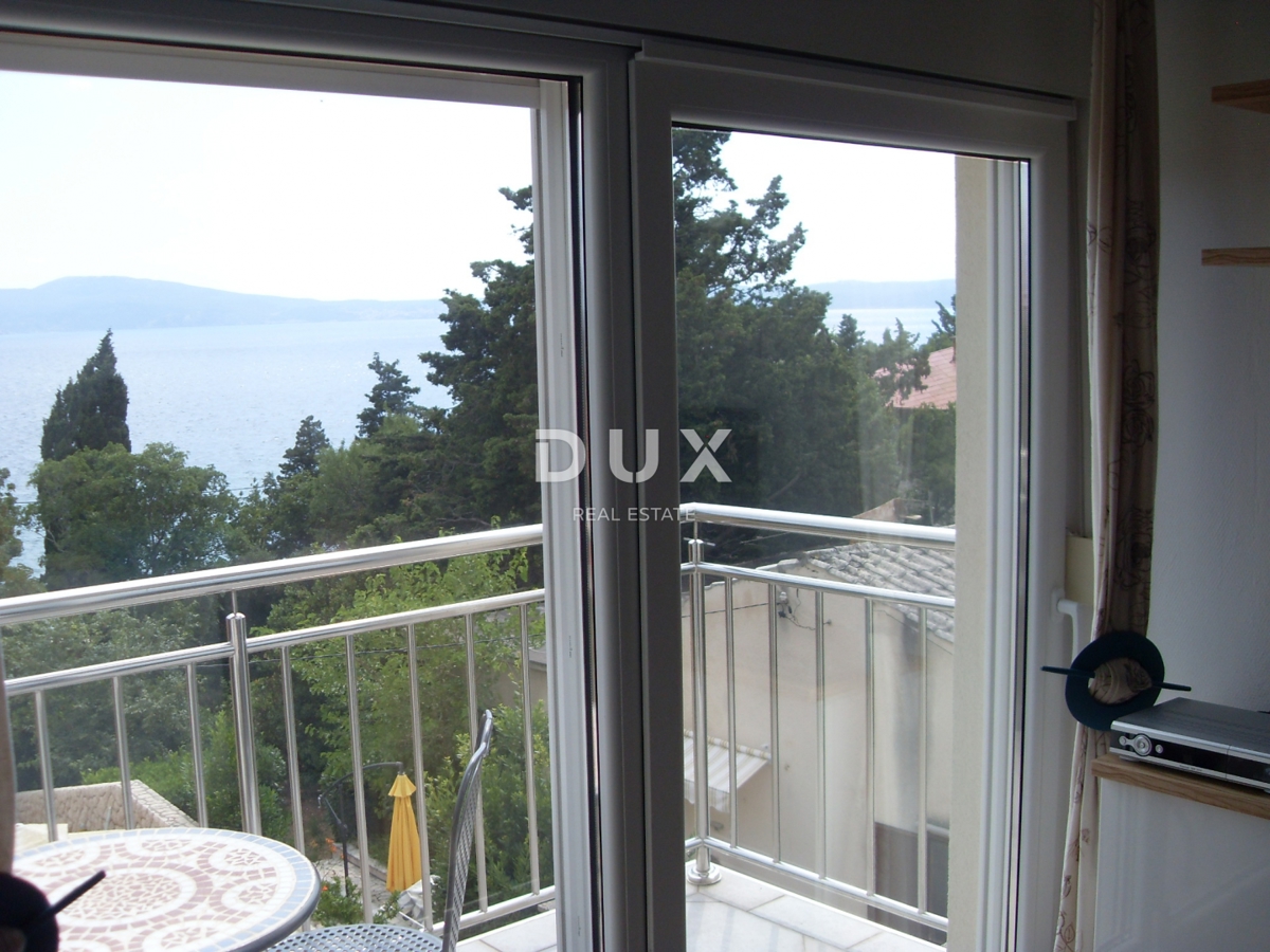 NOVI VINODOLSKI – Elegantna hiša 191 m2, 40 m od morja