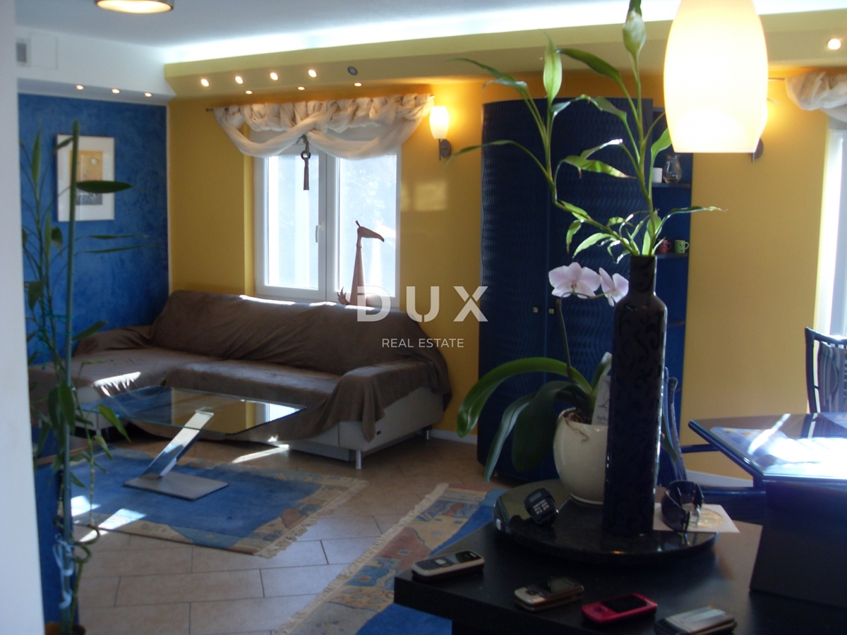 NOVI VINODOLSKI – Elegantna hiša 191 m2, 40 m od morja