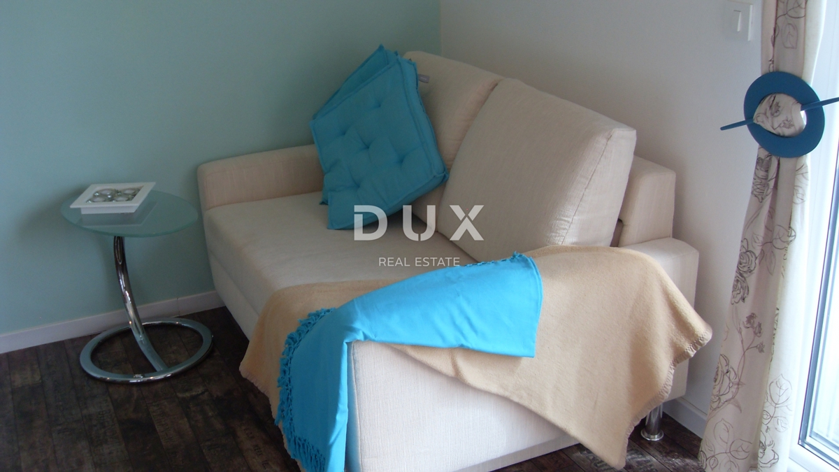 NOVI VINODOLSKI – Elegantna hiša 191 m2, 40 m od morja