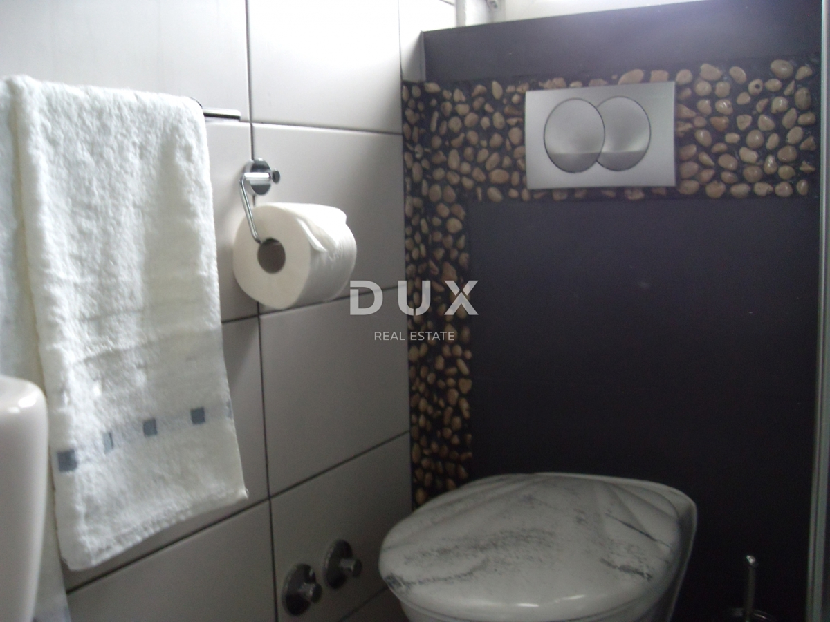 NOVI VINODOLSKI – Elegantna hiša 191 m2, 40 m od morja