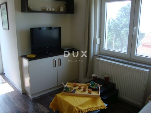 NOVI VINODOLSKI – Elegantna hiša 191 m2, 40 m od morja