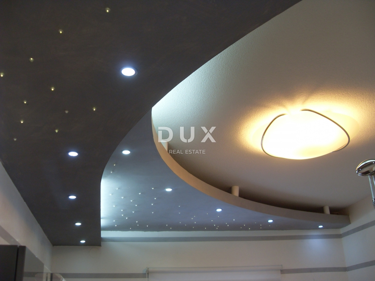 NOVI VINODOLSKI – Elegantna hiša 191 m2, 40 m od morja