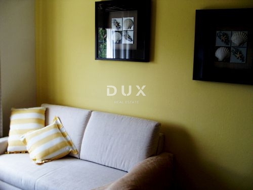 NOVI VINODOLSKI – Elegantna hiša 191 m2, 40 m od morja