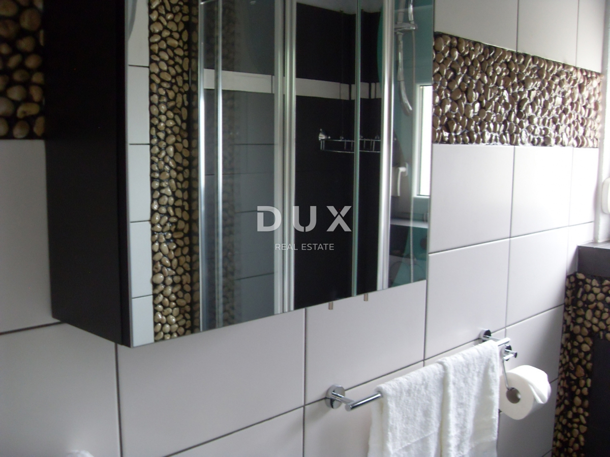 NOVI VINODOLSKI – Elegantna hiša 191 m2, 40 m od morja