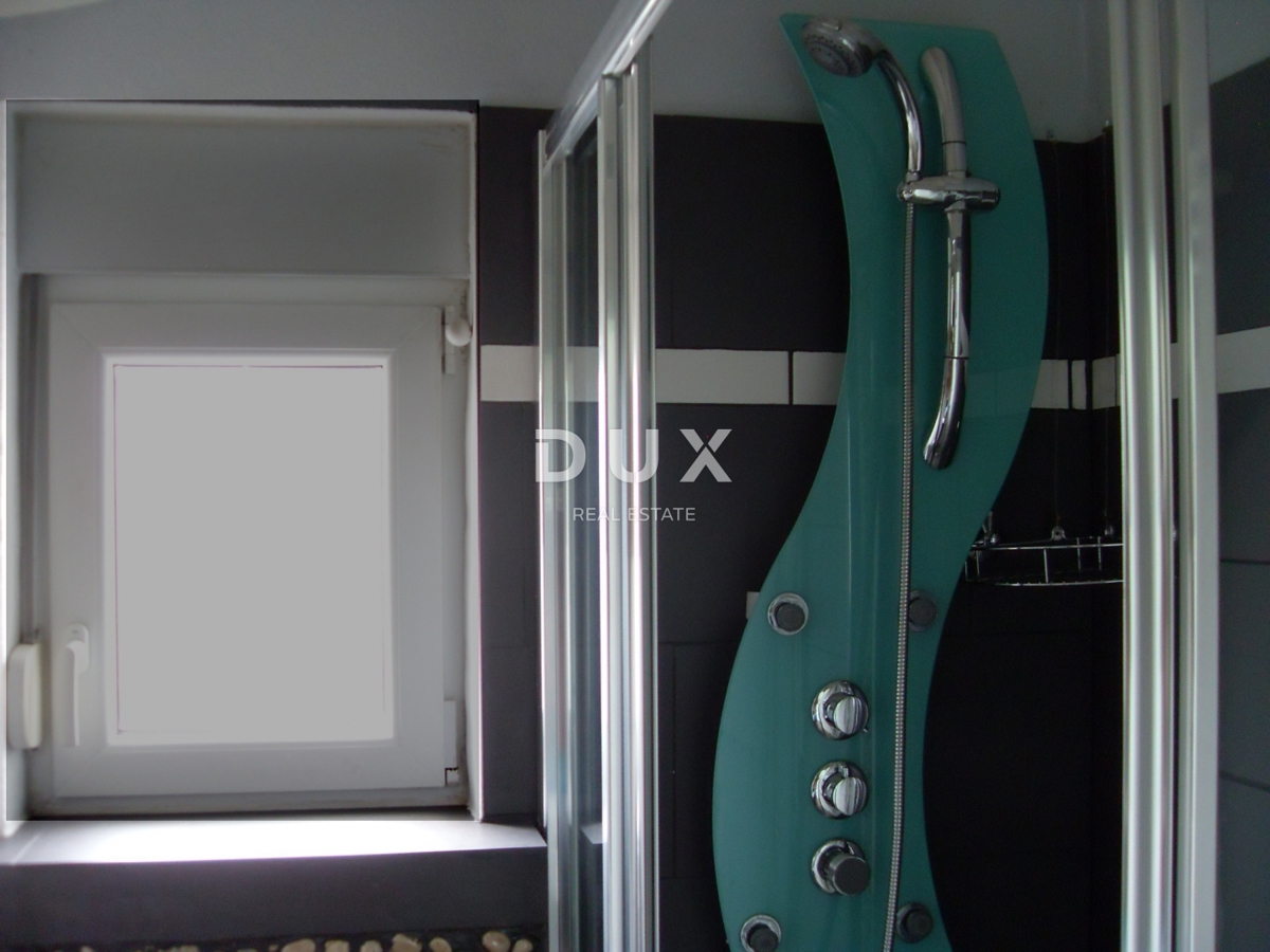 NOVI VINODOLSKI – Elegantna hiša 191 m2, 40 m od morja