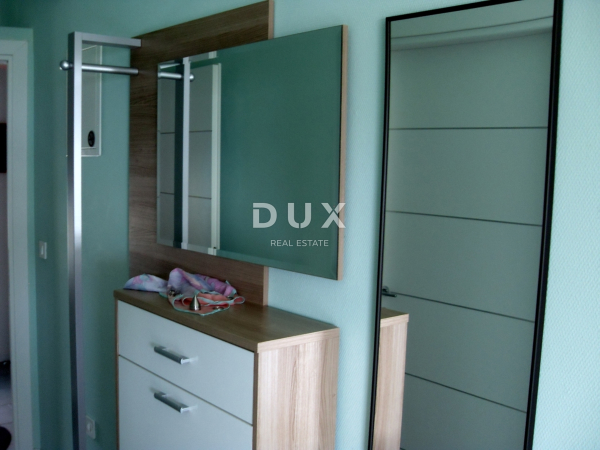 NOVI VINODOLSKI – Elegantna hiša 191 m2, 40 m od morja