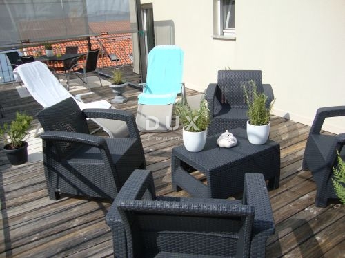 NOVI VINODOLSKI – Elegantna hiša 191 m2, 40 m od morja