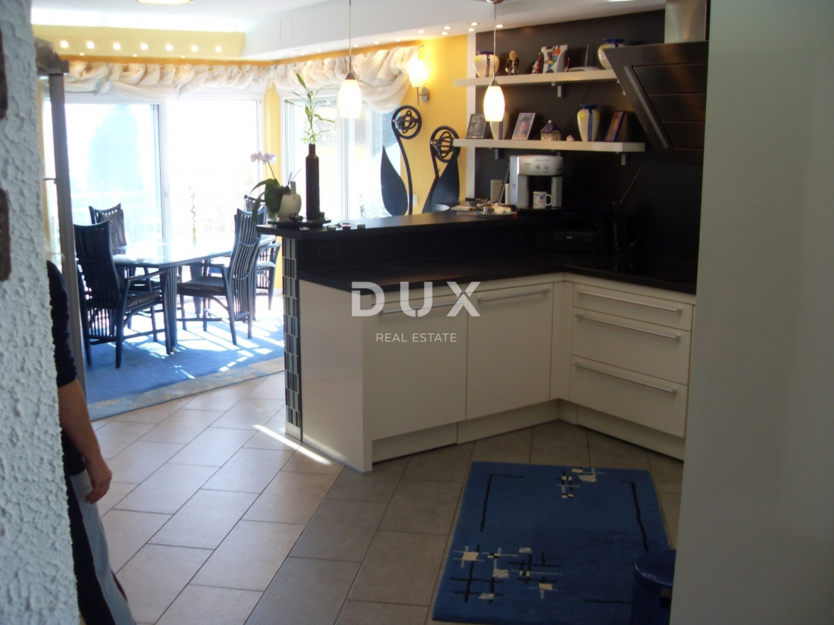 NOVI VINODOLSKI – Elegantna hiša 191 m2, 40 m od morja