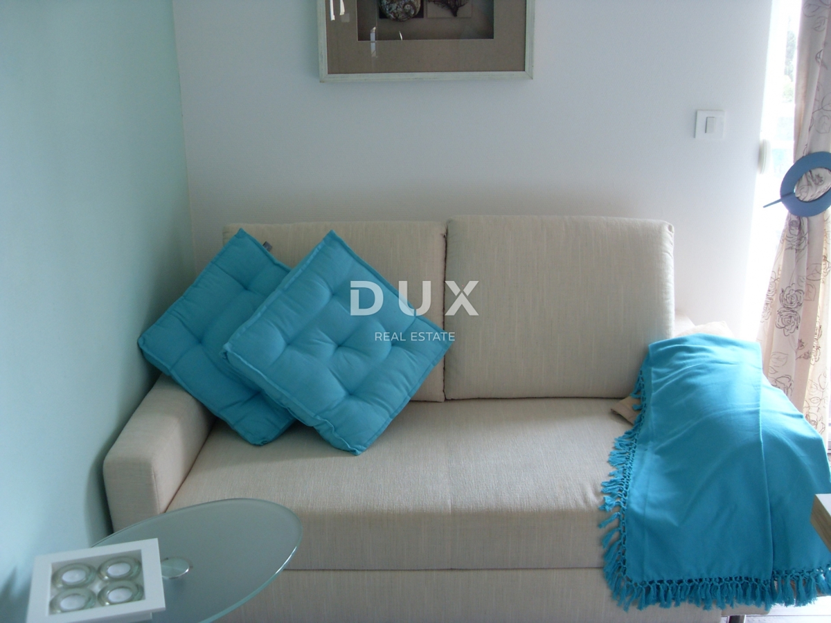 NOVI VINODOLSKI – Elegantna hiša 191 m2, 40 m od morja