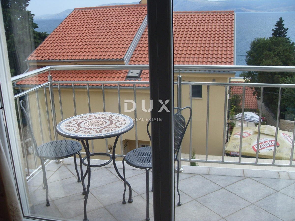 NOVI VINODOLSKI – Elegantna hiša 191 m2, 40 m od morja