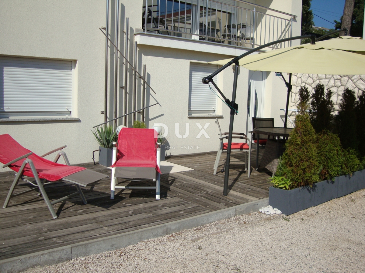 NOVI VINODOLSKI – Elegantna hiša 191 m2, 40 m od morja