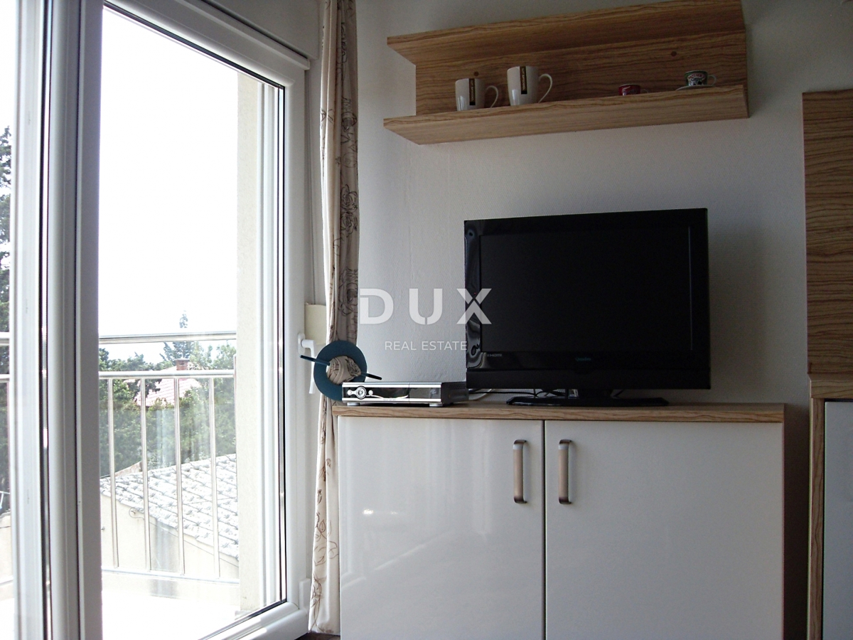 NOVI VINODOLSKI – Elegantna hiša 191 m2, 40 m od morja