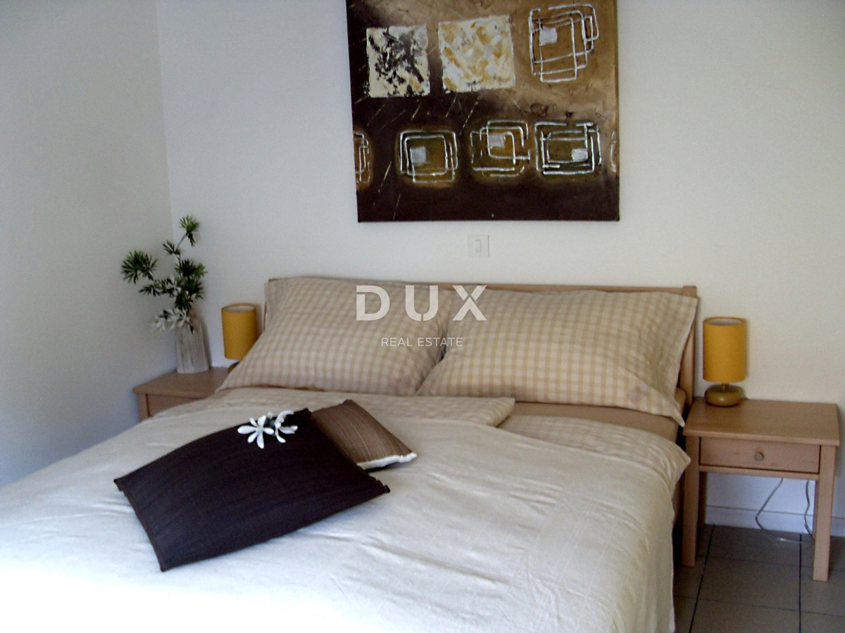 NOVI VINODOLSKI – Elegantna hiša 191 m2, 40 m od morja