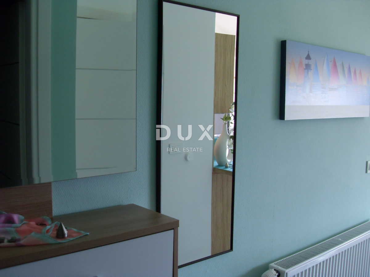 NOVI VINODOLSKI – Elegantna hiša 191 m2, 40 m od morja