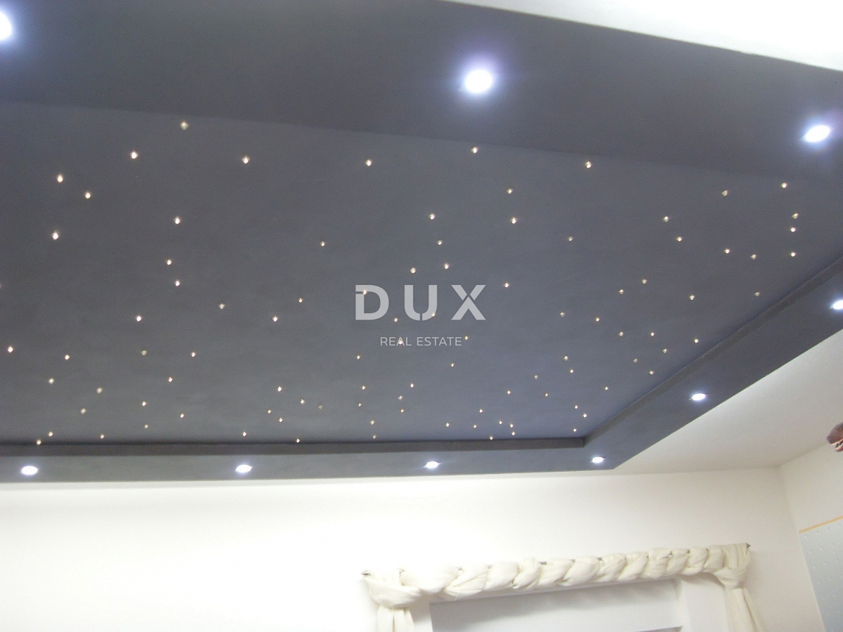 NOVI VINODOLSKI – Elegantna hiša 191 m2, 40 m od morja