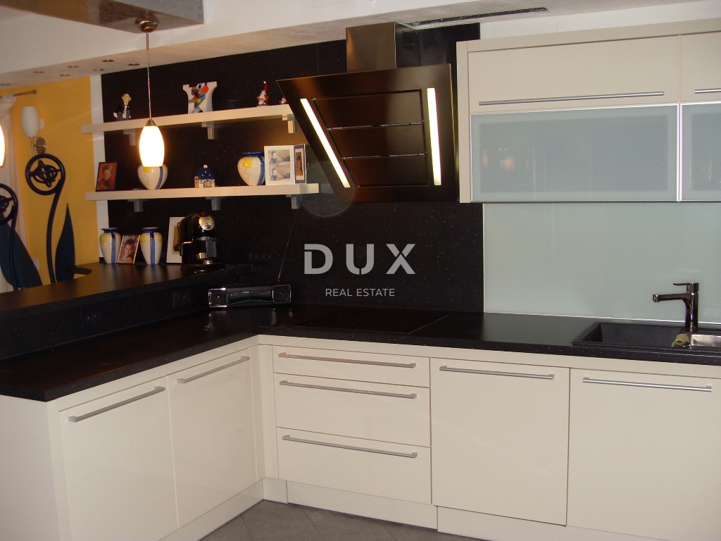 NOVI VINODOLSKI – Elegantna hiša 191 m2, 40 m od morja