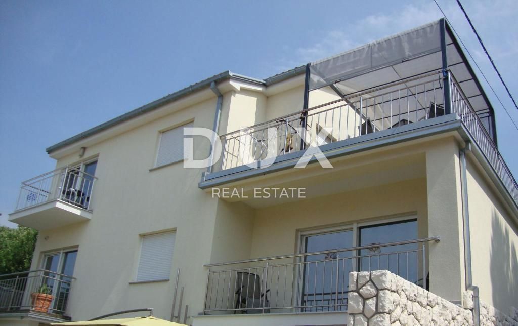 NOVI VINODOLSKI – Elegantna hiša 191 m2, 40 m od morja