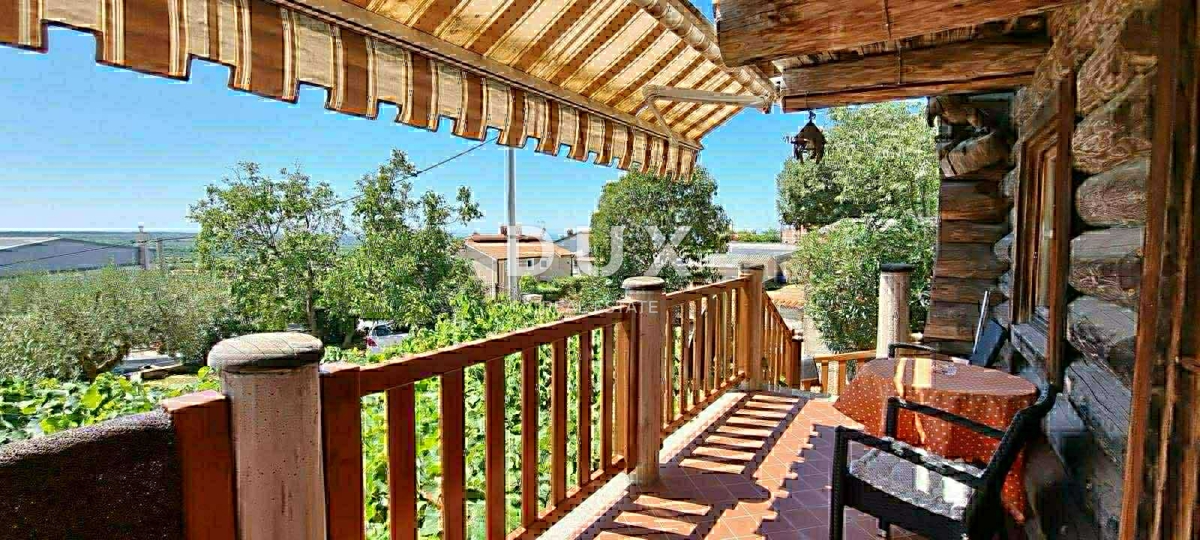 ISTRA, KAŠTELIR - Hiša s pogledom na morje