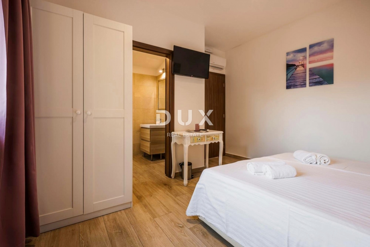 ISTRA, POREČ - Poslovna stavba z restavracijo in namestitvenimi enotami