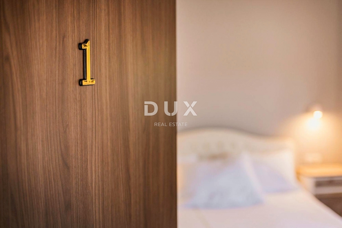 ISTRA, POREČ - Poslovna stavba z restavracijo in namestitvenimi enotami