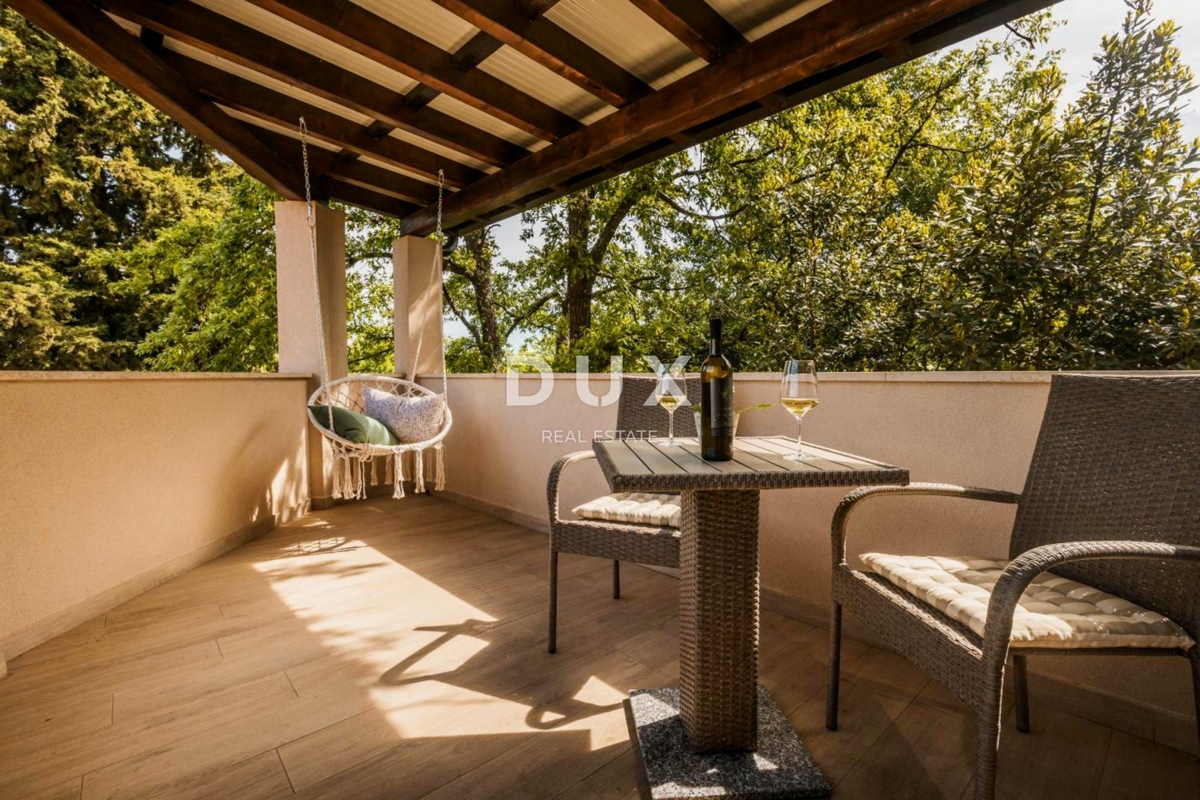 ISTRA, POREČ - Poslovna stavba z restavracijo in namestitvenimi enotami