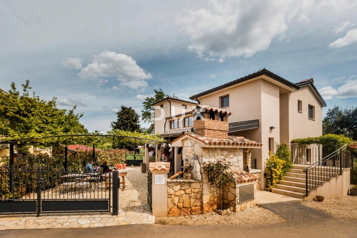 ISTRA, POREČ - Poslovna stavba z restavracijo in namestitvenimi enotami