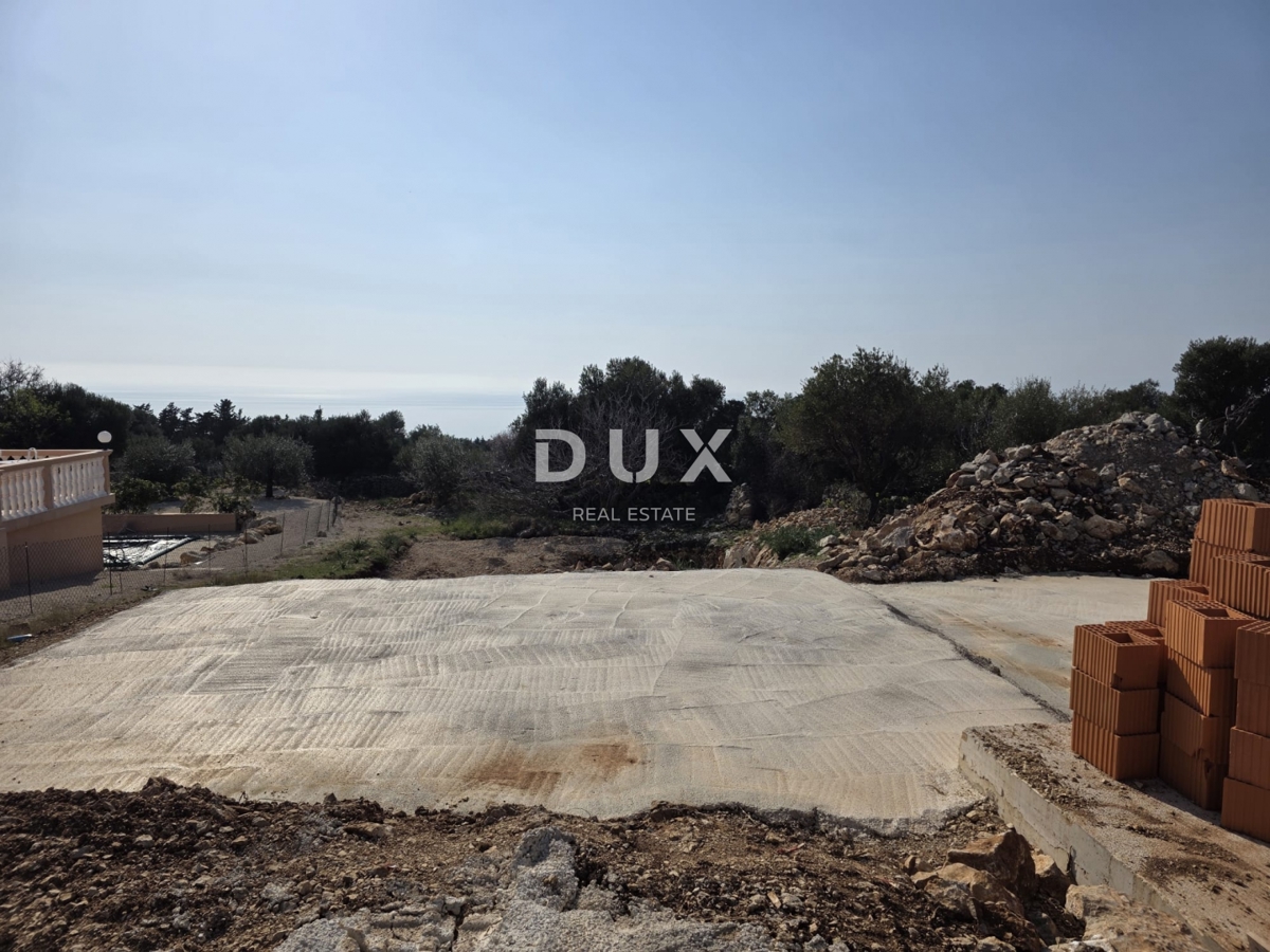 OTOK PAG, LUN - PRILOŽNOST! Zemljišče z gradbenim dovoljenjem za vilo