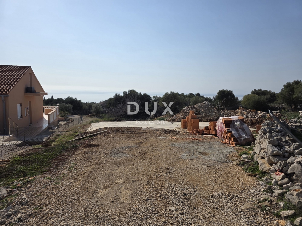 OTOK PAG, LUN - PRILOŽNOST! Zemljišče z gradbenim dovoljenjem za vilo