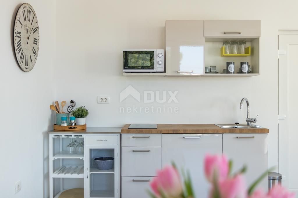 ISTRA, MEDULIN Luksuzna apartmajska hiša z bazenom