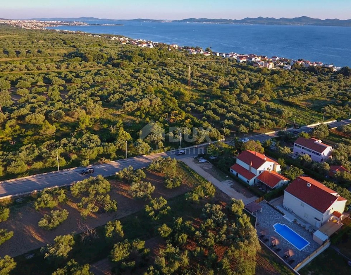 ZADAR - Hiša z bazenom blizu morja