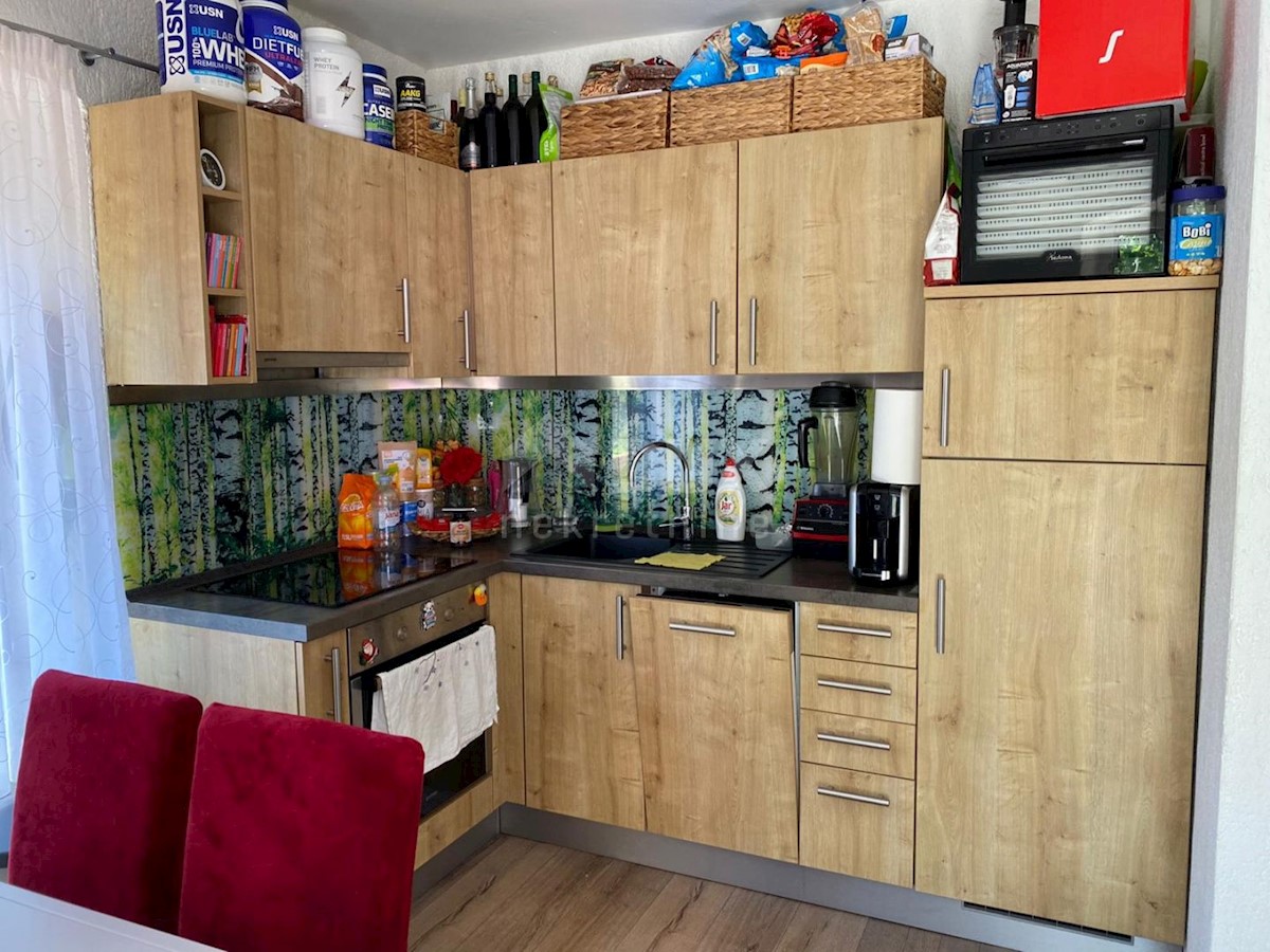 MALI LOŠINJ, hiša z dvema apartmajema in urejenim vrtom 170m2