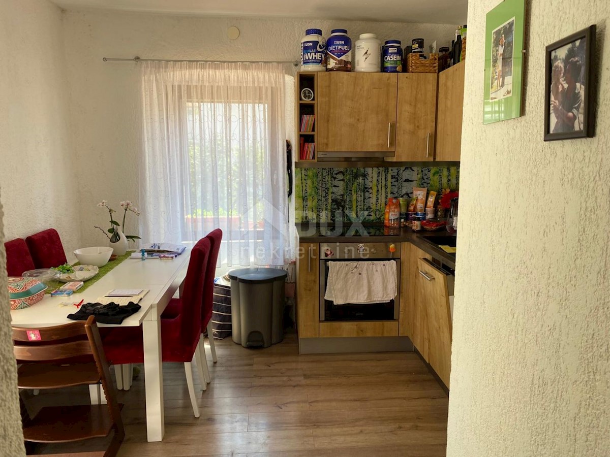 MALI LOŠINJ, hiša z dvema apartmajema in urejenim vrtom 170m2