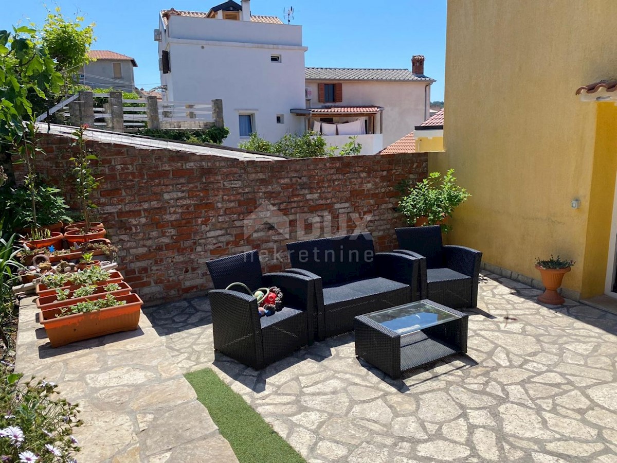 MALI LOŠINJ, hiša z dvema apartmajema in urejenim vrtom 170m2