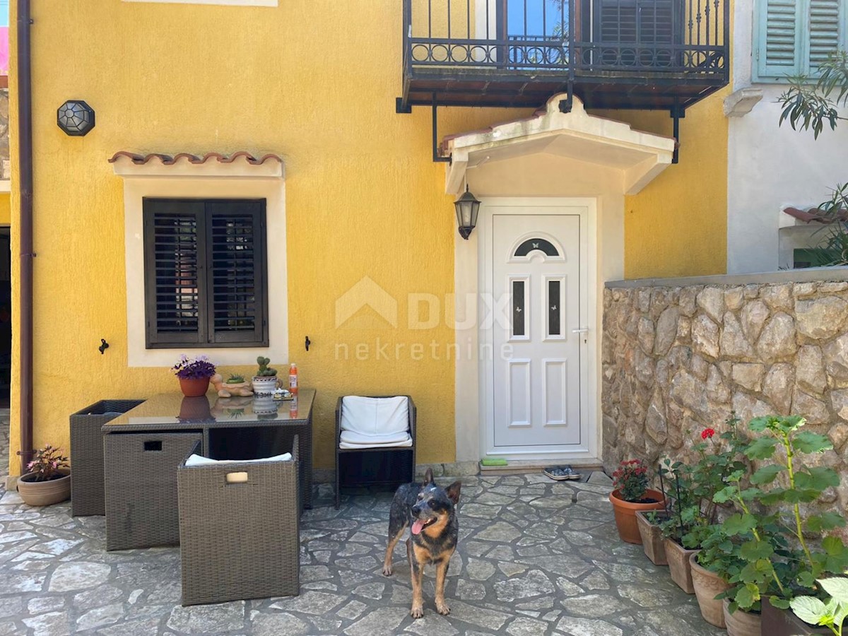 MALI LOŠINJ, hiša z dvema apartmajema in urejenim vrtom 170m2