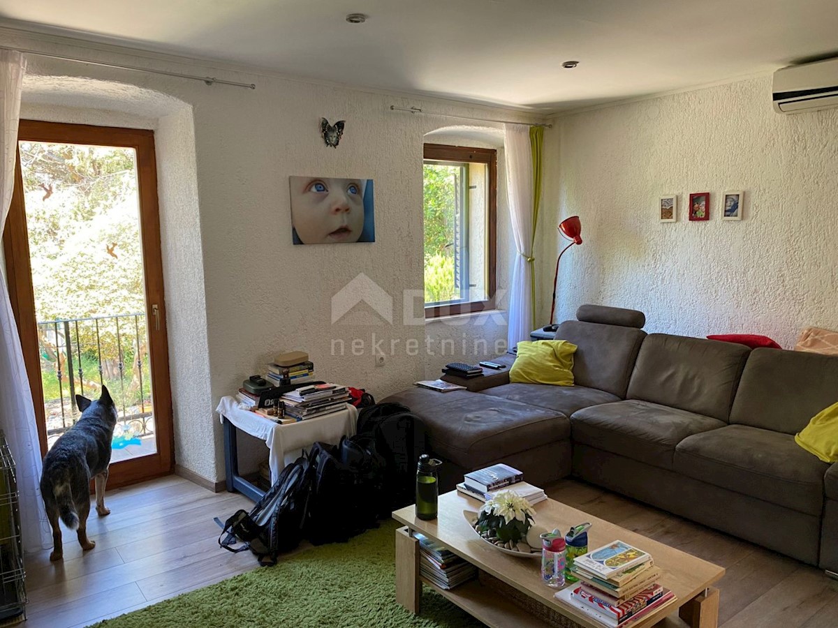 MALI LOŠINJ, hiša z dvema apartmajema in urejenim vrtom 170m2