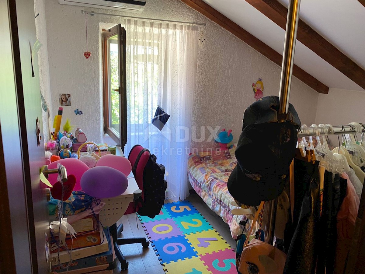 MALI LOŠINJ, hiša z dvema apartmajema in urejenim vrtom 170m2