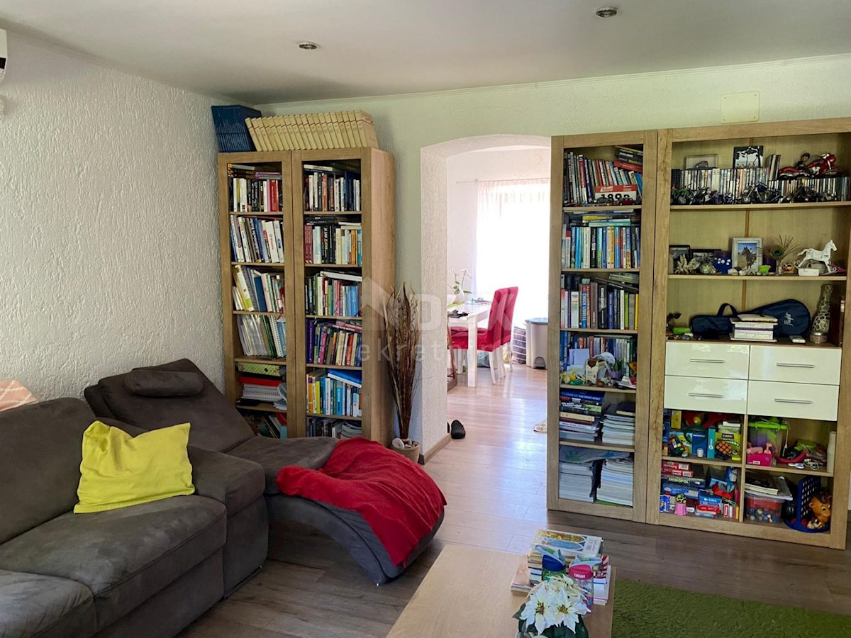 MALI LOŠINJ, hiša z dvema apartmajema in urejenim vrtom 170m2