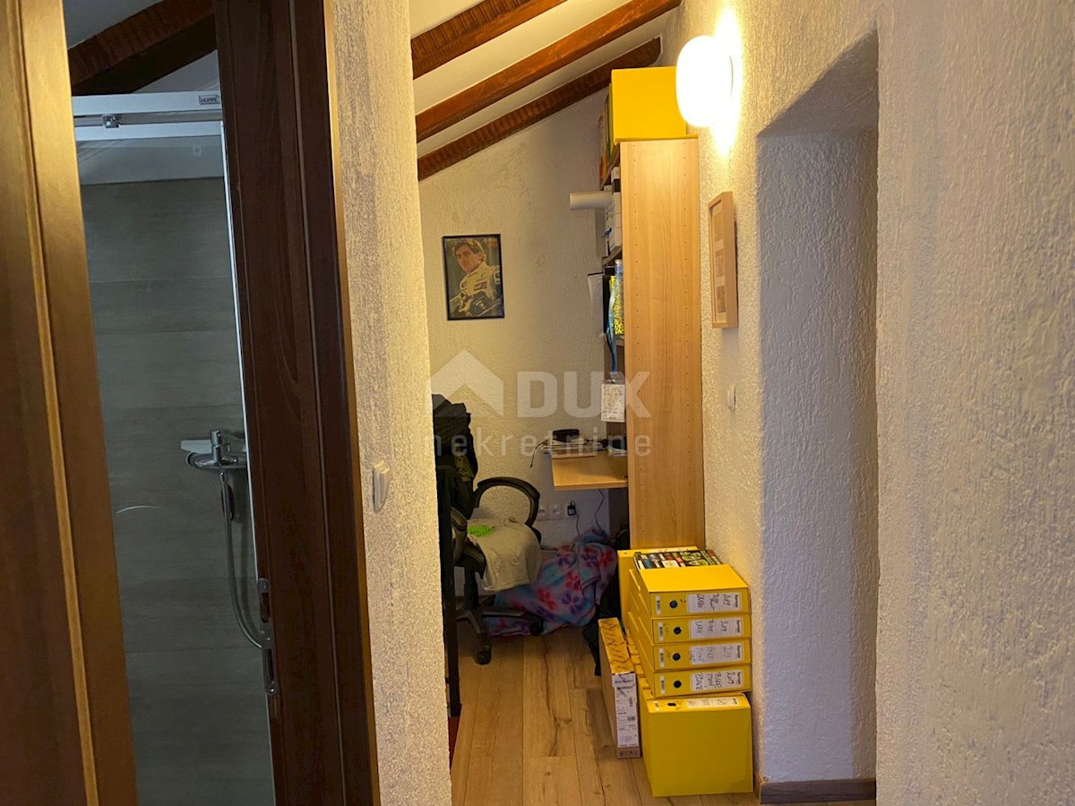MALI LOŠINJ, hiša z dvema apartmajema in urejenim vrtom 170m2